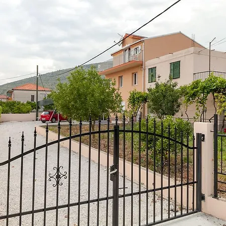 Διαμέρισμα D&a Τρογκίρ